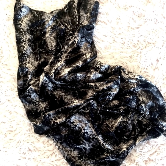 ☠️Snakeskin print body on slip on dress - Picture 2 of 8